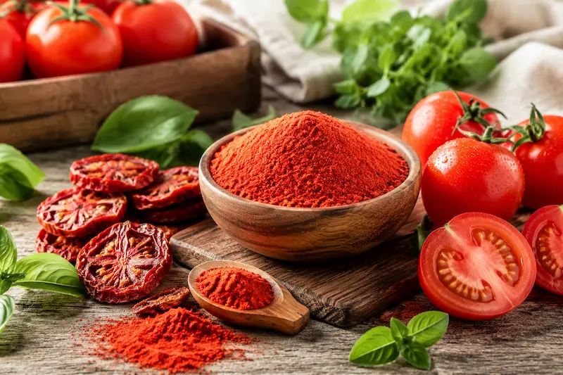 پودر گوجه چیست؟ خواص، کاربردها و طرز تهیه پودر گوجه در خانه